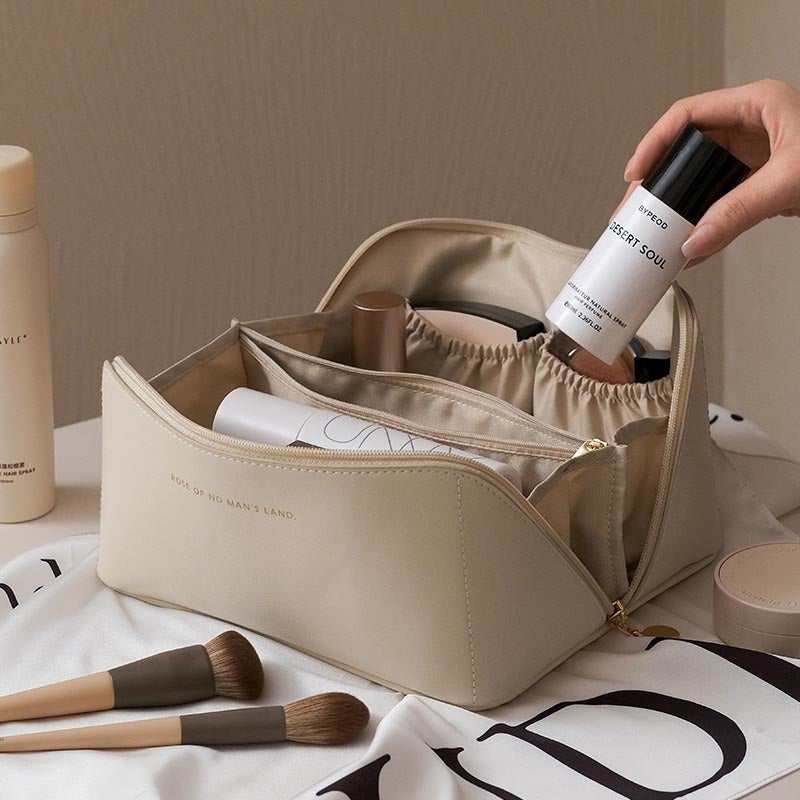 Reisekosmetiktasche aus Leder