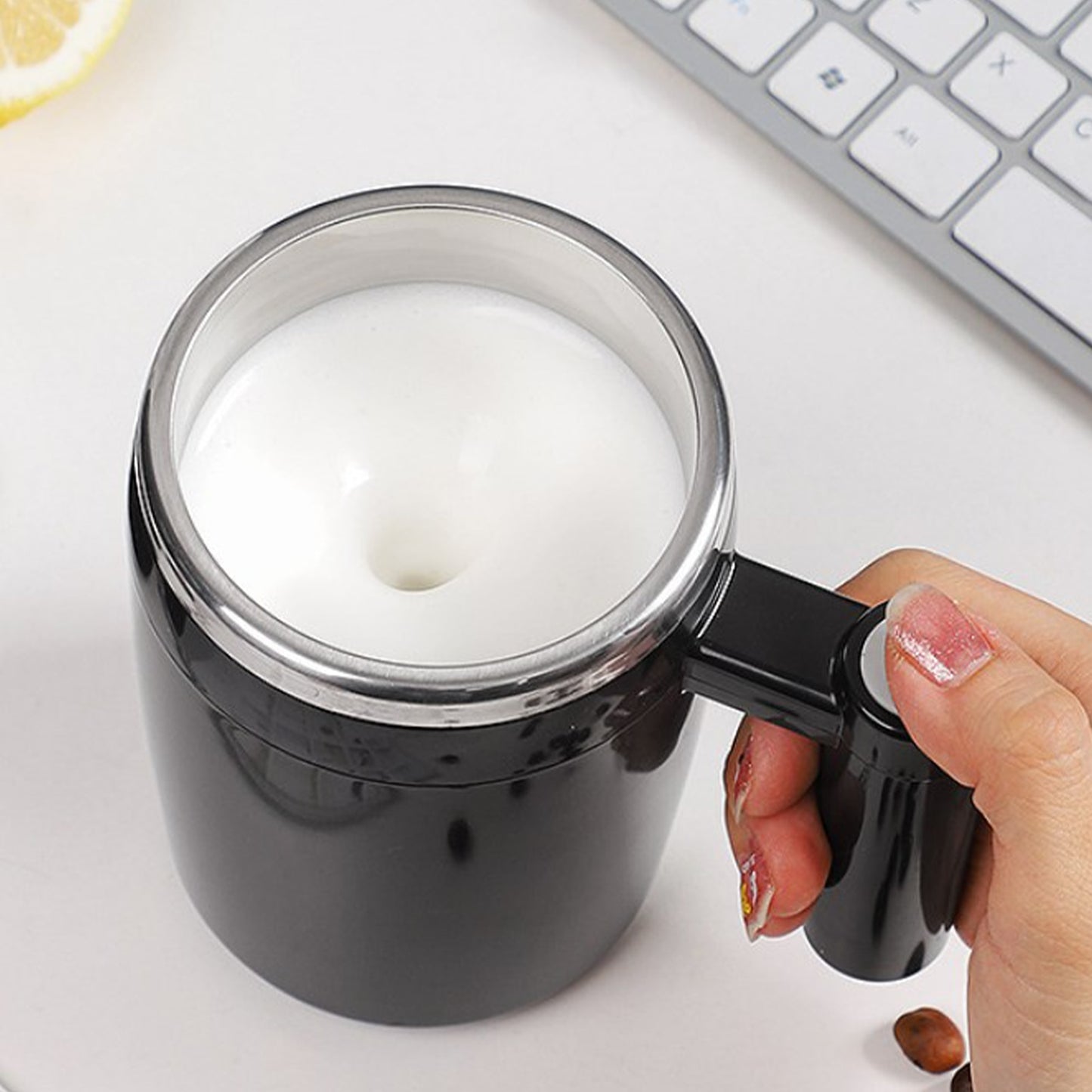 Selbstumrührende Tasse