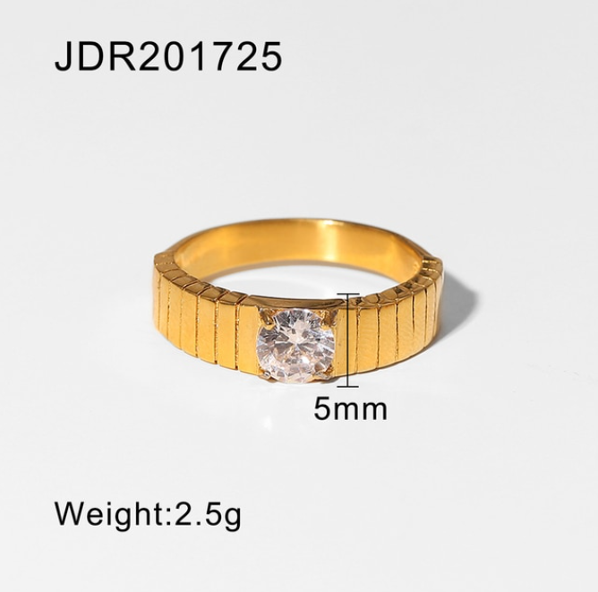 Apilamiento de anillos de oro de 18k