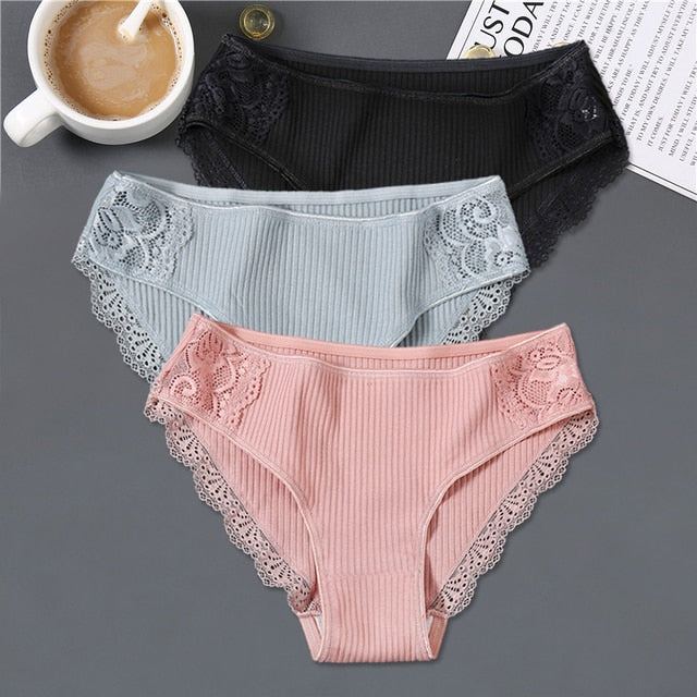 Set of cotton panties for women
